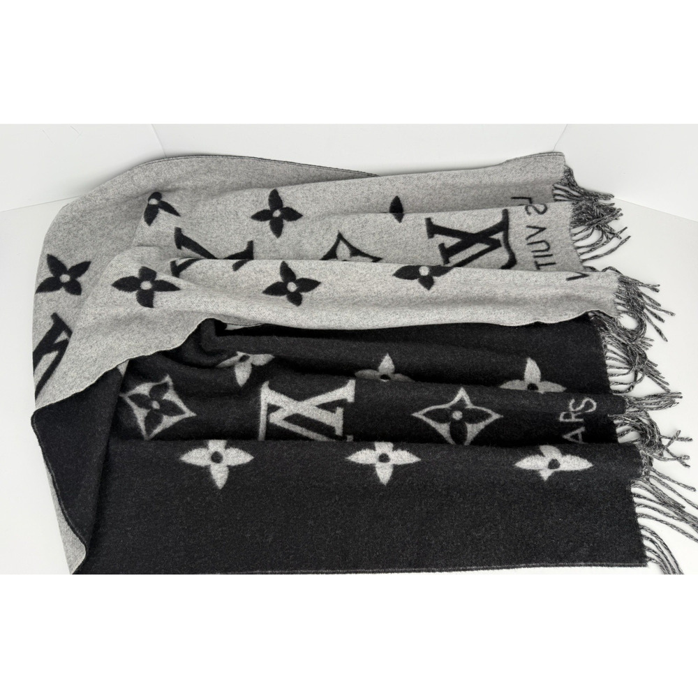 Louis Vuitton Reykjavik Scarf 100% Cashmere in Black and Grey - Picture 6 of 10